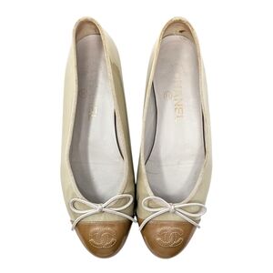 Chanel Ballet Flat Ballerina Two Tone Beige Neutral CC Logo Cap Toe 37.5 | 7